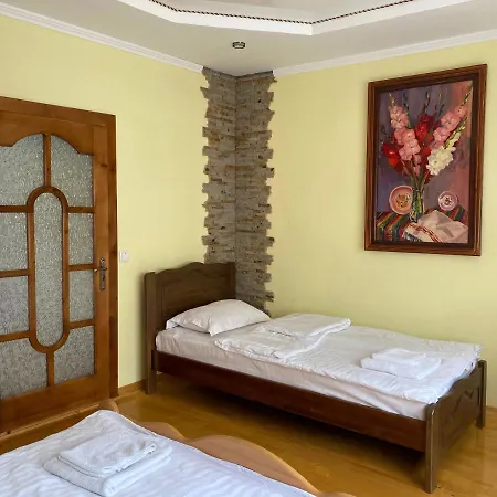 Zatishna Khata * Synevyr