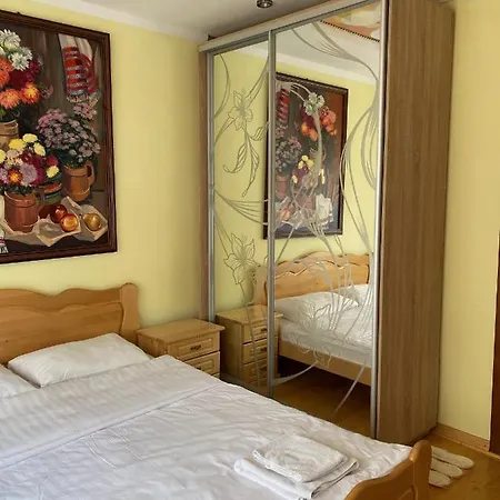 Zatishna Khata * Synevyr